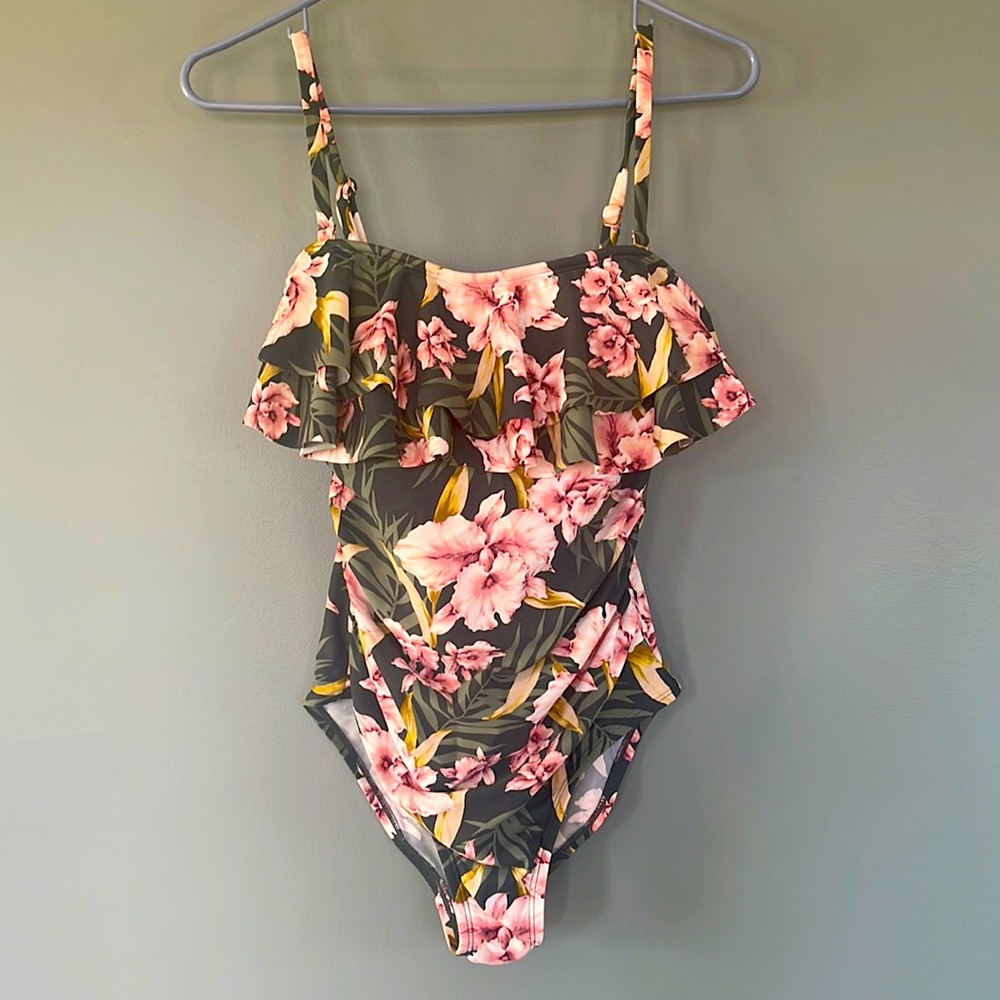 Floral bathing suit with ruffle